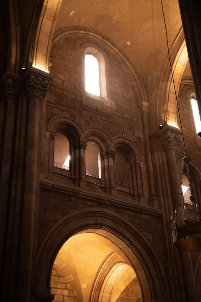 Interior de la basílica de Covadonga